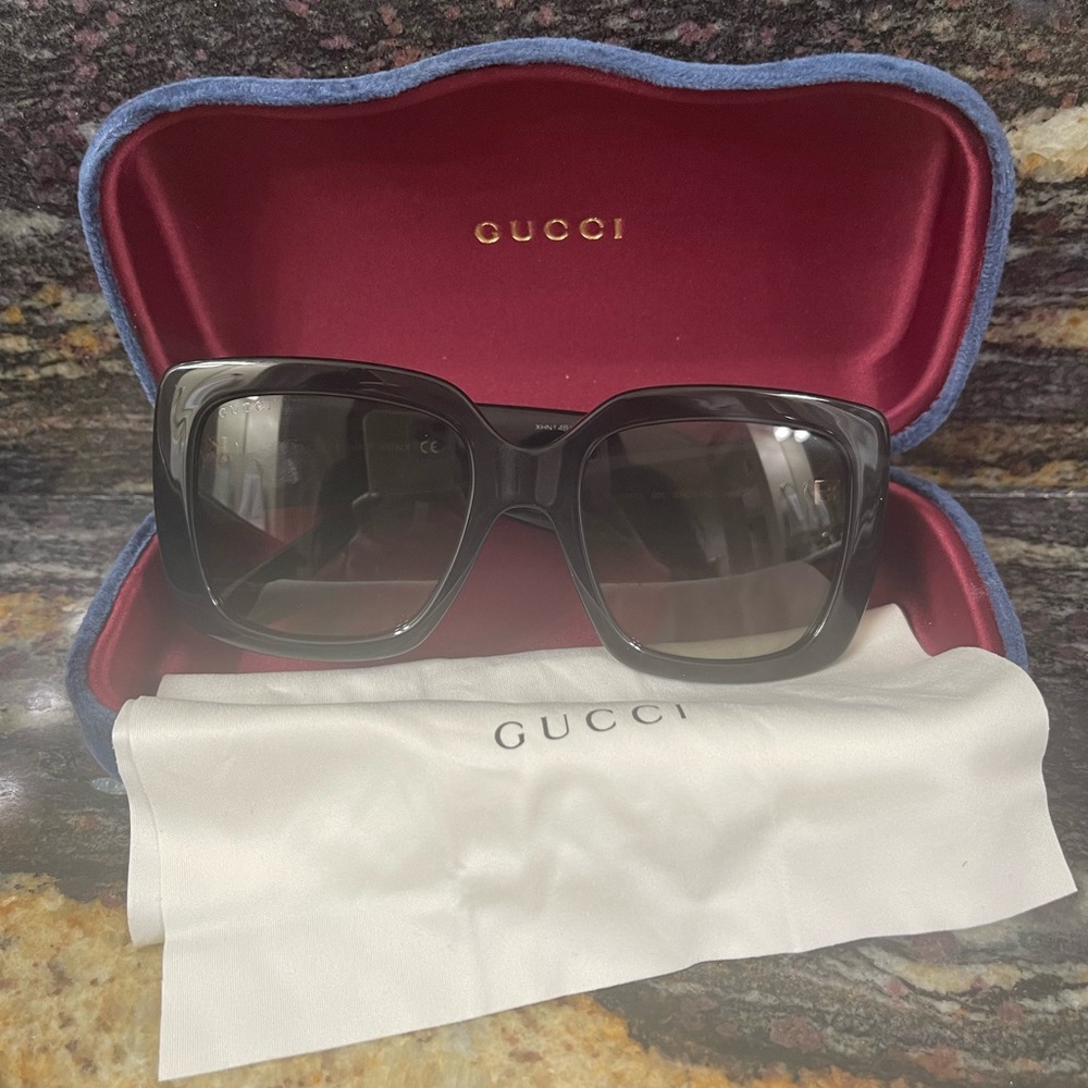 Gucci sunglasses GG0896S